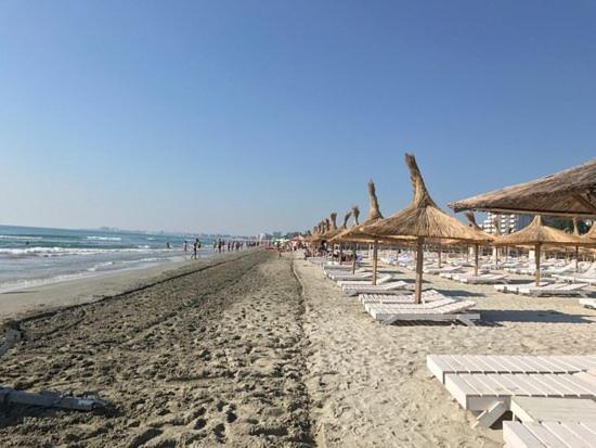 Emi Apartment Mamaia Năvodari Exteriör bild