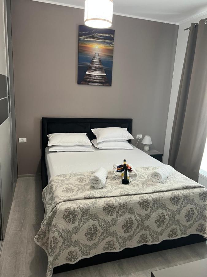 Emi Apartment Mamaia Năvodari Exteriör bild